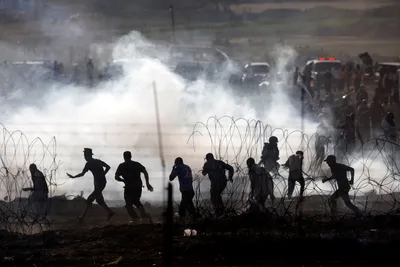 israeli forces kill two palestinians in protests at gaza border