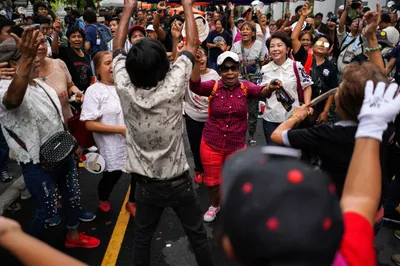 protesters confront police in thailand  anti government march blocked