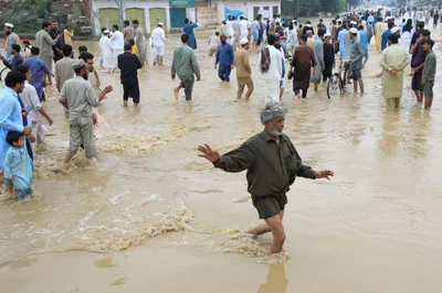 pakistan foreign minister  need financial help to deal with  overwhelming  floods