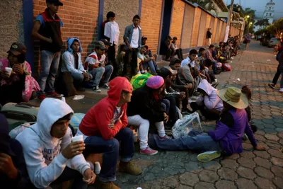 honduras s migrant caravan detained after receiving threats from trump