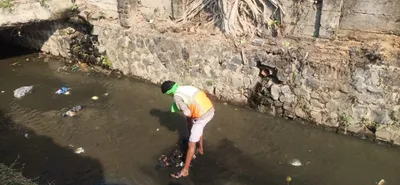 sanitation workers holding the fort against covid 19 have no protective equipment