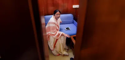 opposition leaders flock to mamata banerjee  pledge to fight nrc