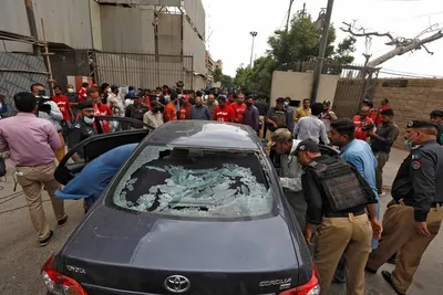 gunmen attack pakistani stock exchange  seven including four attackers killed