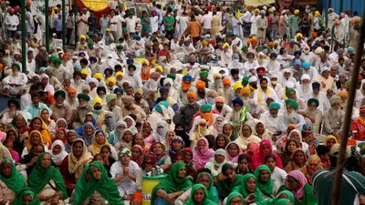 watch   students  ex armymen  women continue their protest against farm laws at singhu border