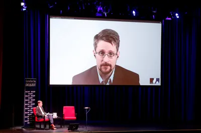 us sues edward snowden to seize proceeds made from his new book