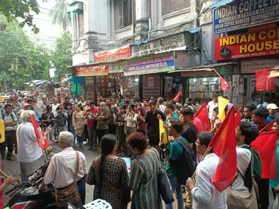 as the bjp government bulldozes bengal s hawkers  resistance sprouts from a likely quarter