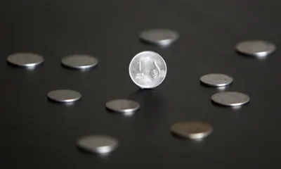 the slide of a floating rupee  what should and shouldn t be done 