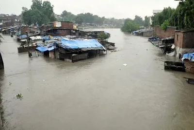vadodara  over 1 000 evacuated as flood like situation approaches the city