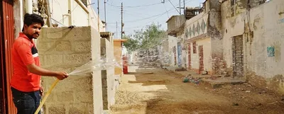a posh locality in karachi is facing water shortage