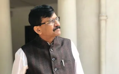 interview    there is need for a national level leader to rally the opposition   sanjay raut