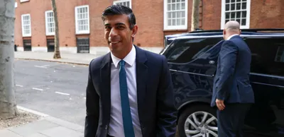 rishi sunak likely to become british pm as boris johnson withdraws from contest