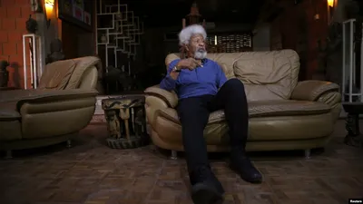 wole soyinka’s life of writing holds nigeria up for scrutiny