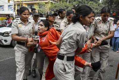 journalist body welcomes sc notice to delhi police over mass detention of reporters