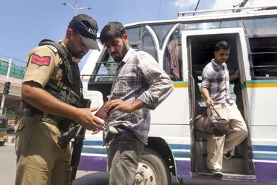 august 15 preparations in kashmir  more night patrols  checkpoints and frisking  pandits asked to stay at home