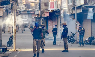j k  clashes erupt in srinagar after nia court sentences yasin malik to life in terror funding case
