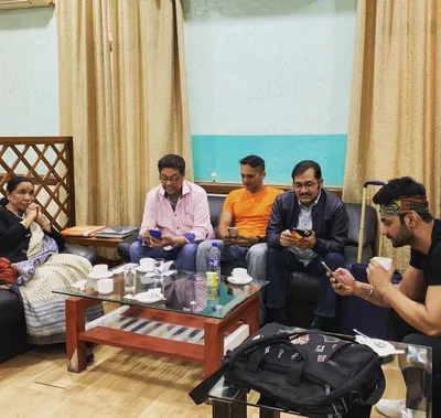 spot the real villain in this viral photograph