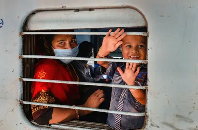 centre’s ‘clarification’ on who can go back home leads to even less clarity