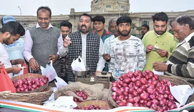 the onion price rise is linked to north pakistan s unusually warm weather