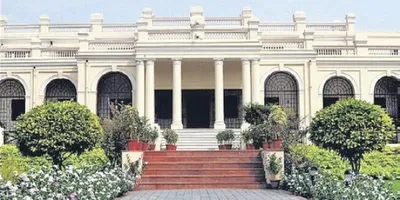 despite hc order  over 1 000 retired delhi university teachers  staff denied pension