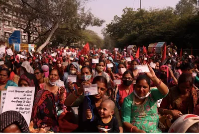delhi anganwadi workers up the ante against kejriwal  vow to expose  hollow promises 