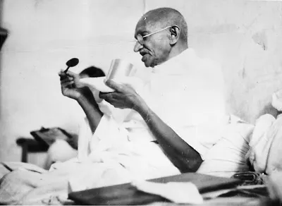 past continuous  how gandhi sealed his own fate with last fast