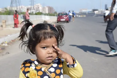 in photos  with no govt aid  locals come together to help labourers leaving delhi