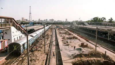 india’s rail routes are being electrified  but electric locos still can’t run on all of them