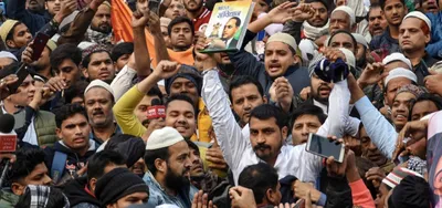 at jama masjid  prayers within police barricades as bhim army chief gives cops the slip