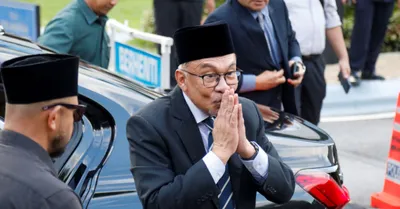 malaysia’s anwar becomes prime minister  ending decades long wait