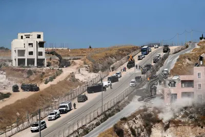 israel forcibly evacuates palestinians near border  begins demolition of houses
