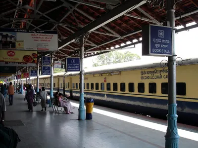 niti aayog criticises slow railway station overhaul  wants bureaucrats to take over