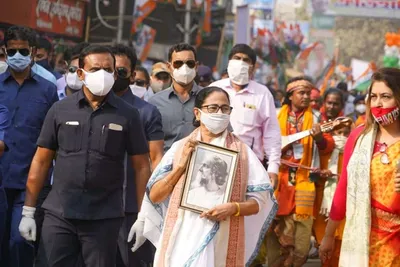 in mamata banerjee s return fire to bjp   culture  and  tagore  take centre stage