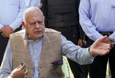 court issues non bailable warrant against farooq abdullah in jkca case