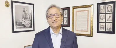 adani threatens media with defamation suits but is now giving lecture on press freedom  ravish kumar