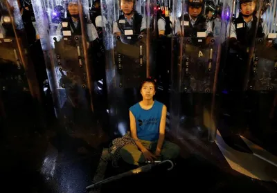 hong kong  protesters delay second reading of extradition bill
