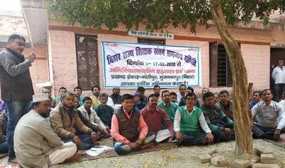 why 4 5 lakh contractual school teachers are striking in bihar