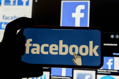 australia to make facebook  google pay news outlets for content