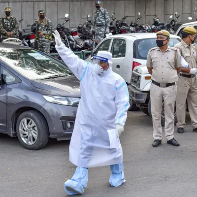 watch   coronavirus updates  public opinion divided over community transmission in india