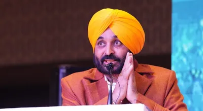 as aap celebrates phone campaign to choose cm face  other parties raise questions