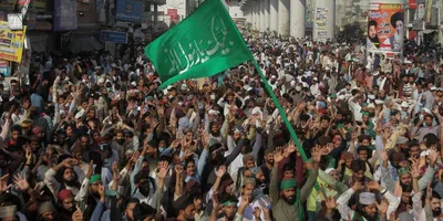 pakistan  banned islamist group vows to march on capital  govt negotiations deadlocked