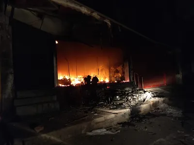 delhi riots  mosques and huts burned  children attacked  at least 2 dead in mustafabad