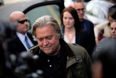 donald trump advisor steve bannon arrested for defrauding border wall donors