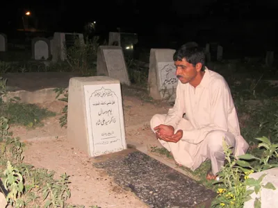 award winning kashmir artist forsakes craft  drives autorickshaw to survive