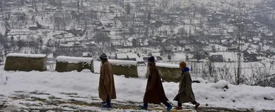 in photos   heavy snowfall blankets kashmir