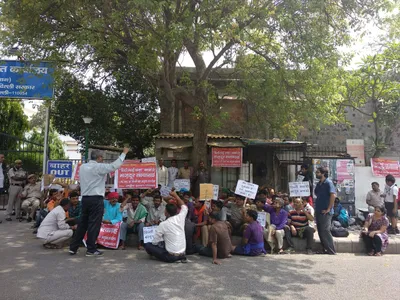 at the cost of a day’s earnings  delhi’s  palledars  stage may day protest