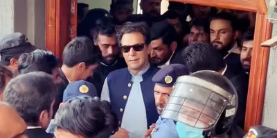 pakistan  imran khan’s party pti could be banned  says defence minister