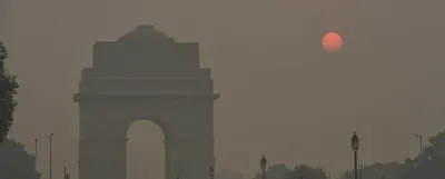 in meeting on tackling pollution  delhi govt suggests work from home  ban on industries