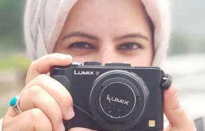 kashmiri journalist masrat zahra claims police assaulted her father