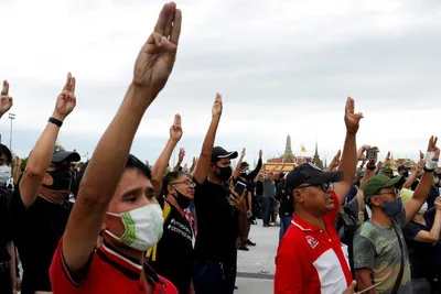 thai protesters challenge monarchy as huge protests escalate