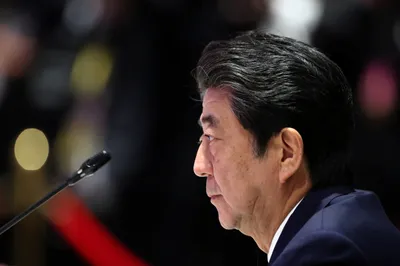 japan s pm shinzo abe resigns citing poor health